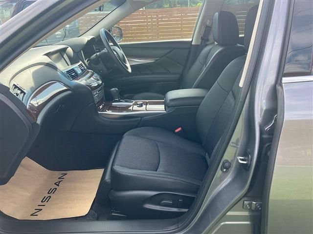 NISSAN FUGA HYBRID 2022