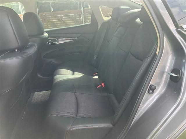 NISSAN FUGA HYBRID 2022