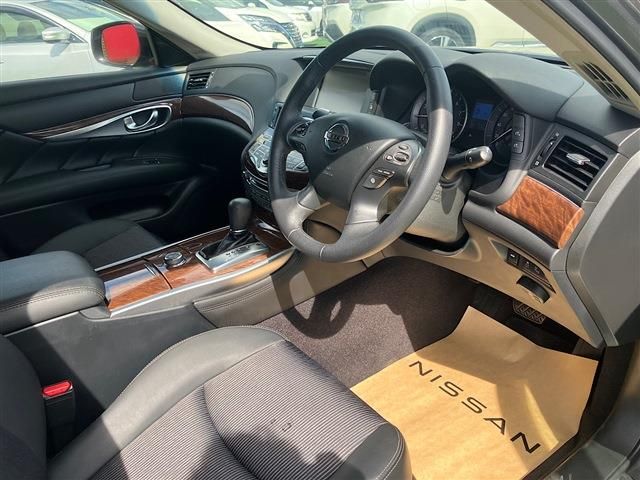 NISSAN FUGA HYBRID 2022