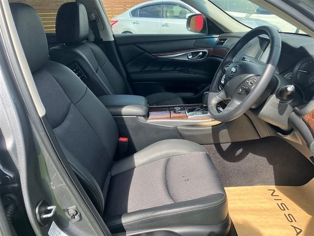 NISSAN FUGA HYBRID 2022