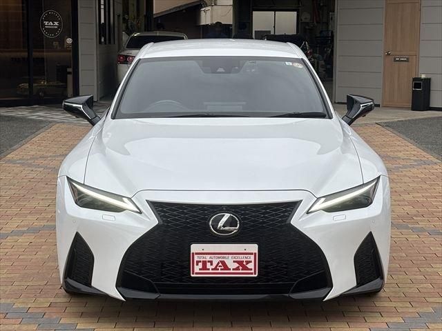 TOYOTA LEXUS IS300h 2023