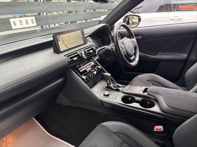 TOYOTA LEXUS IS300h 2023