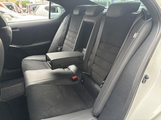 TOYOTA LEXUS IS300h 2023