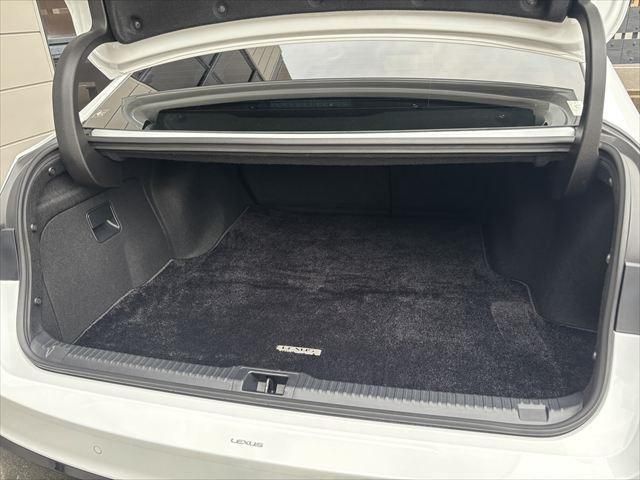 TOYOTA LEXUS IS300h 2023