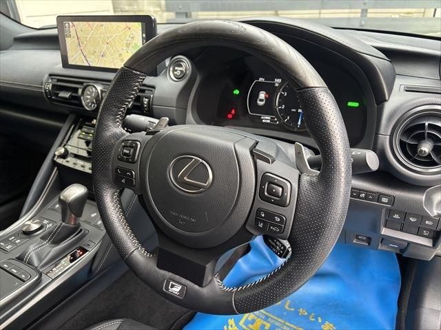 TOYOTA LEXUS IS300h 2023