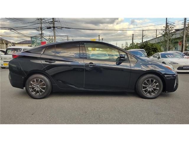 TOYOTA PRIUS 2018