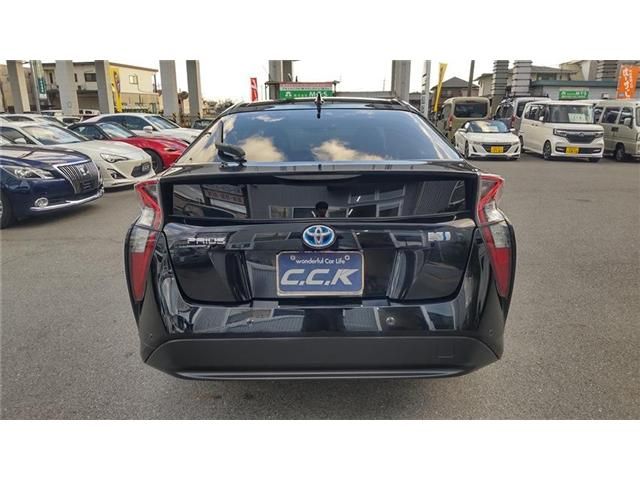 TOYOTA PRIUS 2018