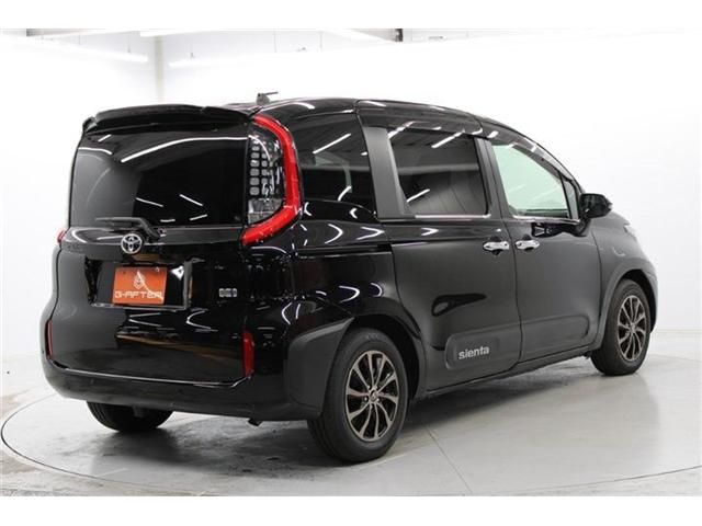 TOYOTA SIENTA HYBRID 2022