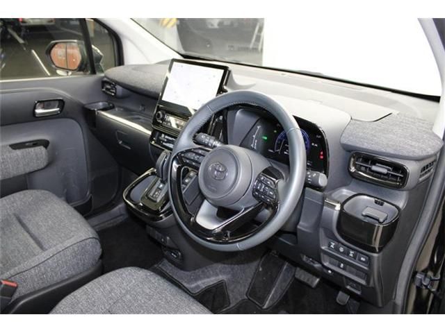 TOYOTA SIENTA HYBRID 2022