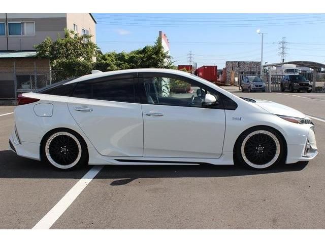 TOYOTA PRIUS PHV 2017