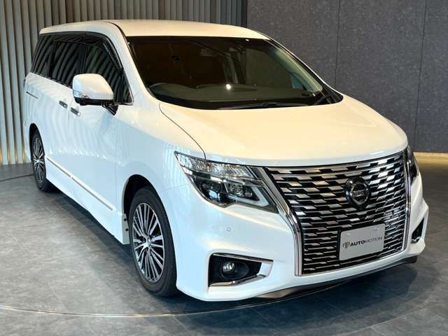 NISSAN ELGRAND 2022