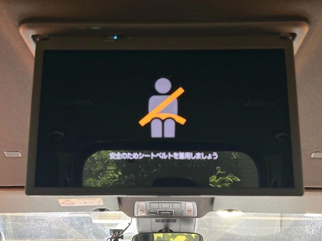 TOYOTA VOXY HYBRID 2022