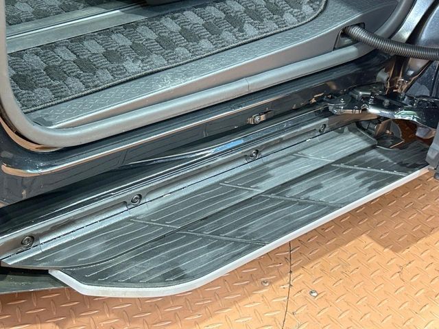 TOYOTA VOXY HYBRID 2022