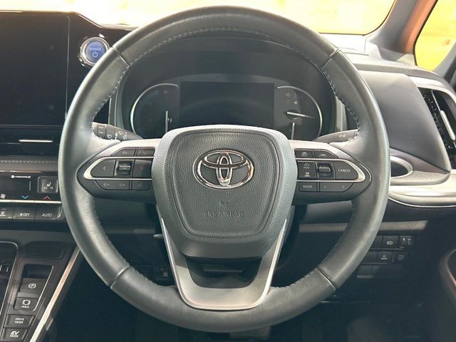 TOYOTA VOXY HYBRID 2022