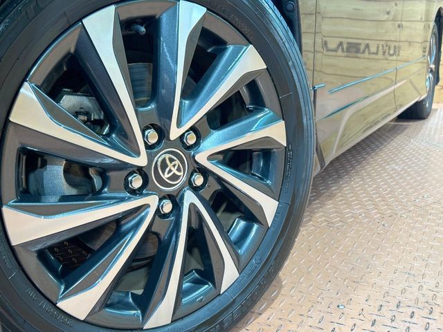 TOYOTA VOXY HYBRID 2022