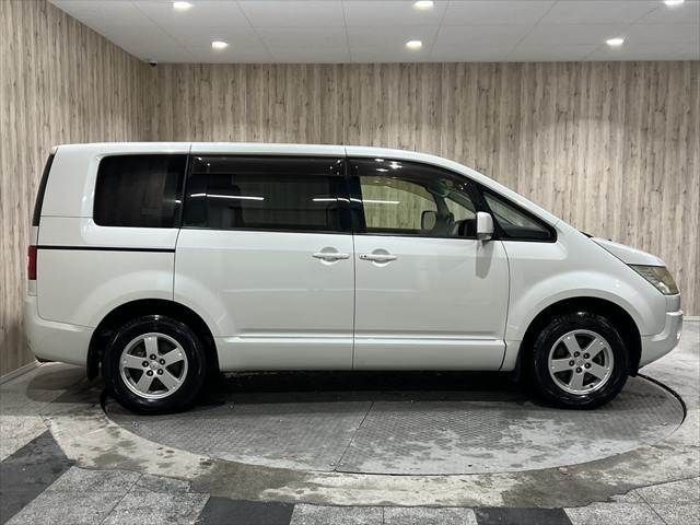 MITSUBISHI DELICA D:5 2WD 2013