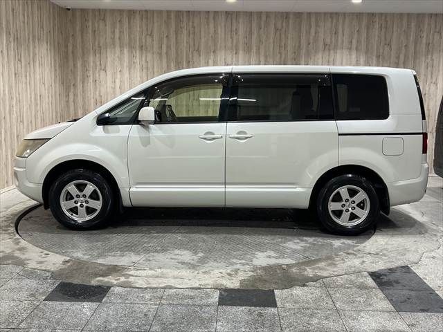 MITSUBISHI DELICA D:5 2WD 2013