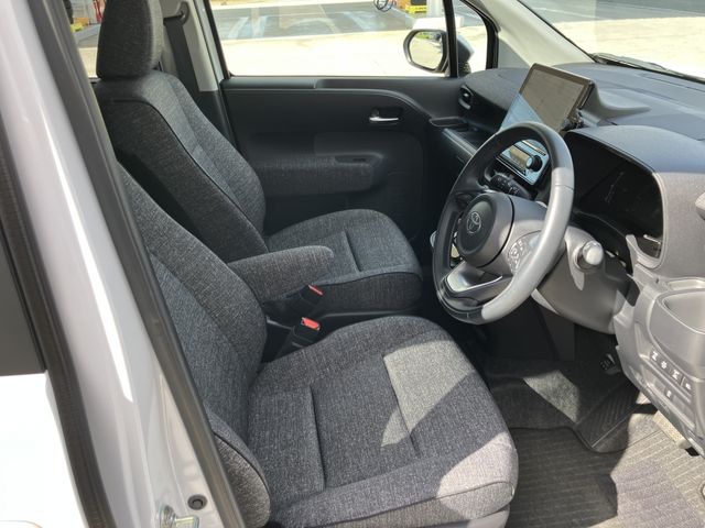 TOYOTA SIENTA HYBRID 2024