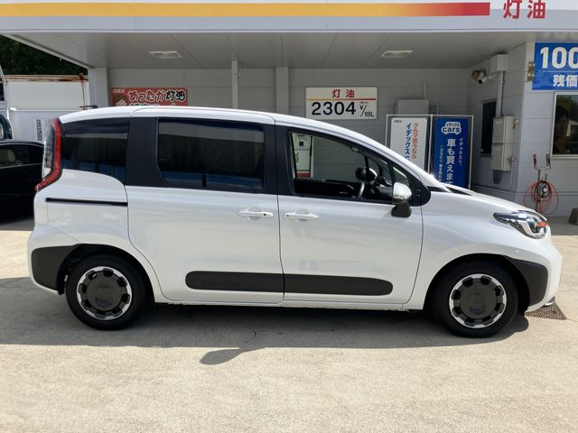 TOYOTA SIENTA HYBRID 2024