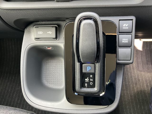 TOYOTA SIENTA HYBRID 2024