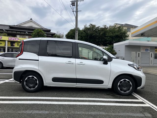 TOYOTA SIENTA HYBRID 2024