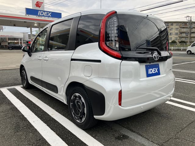 TOYOTA SIENTA HYBRID 2024