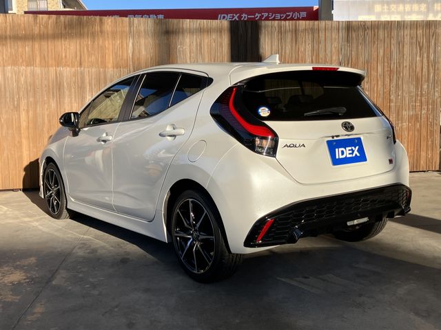 TOYOTA AQUA 2024