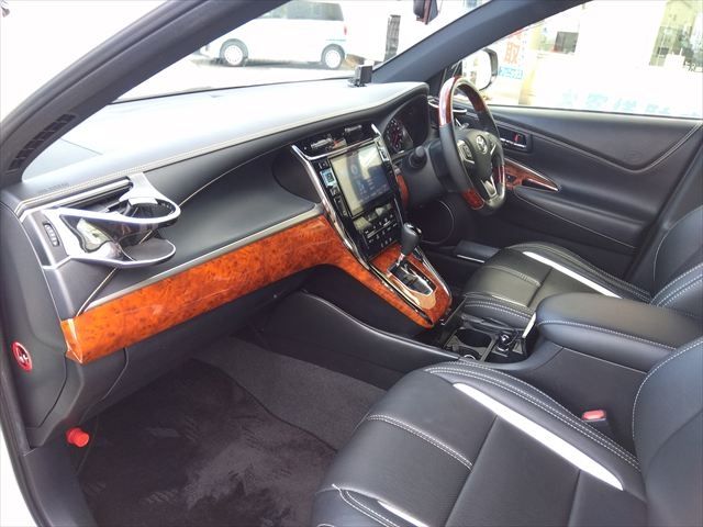 TOYOTA HARRIER 4WD 2014