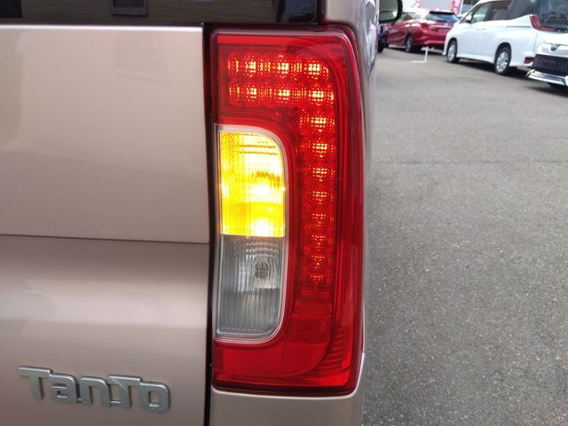 DAIHATSU TANTO 4WD 2014