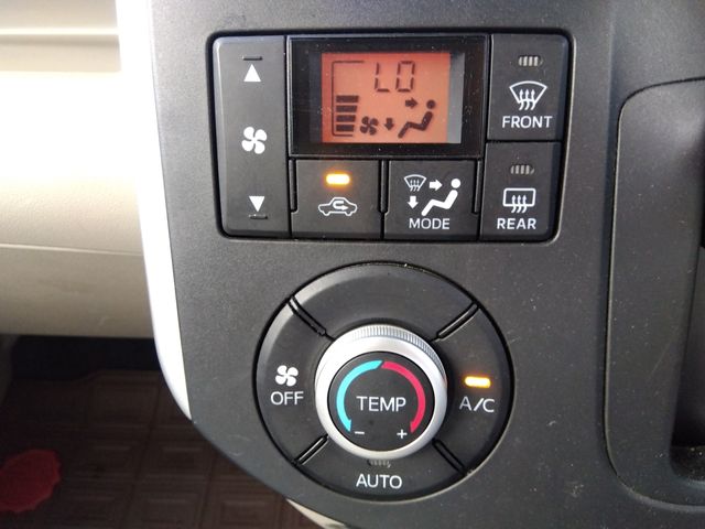 DAIHATSU TANTO 4WD 2014