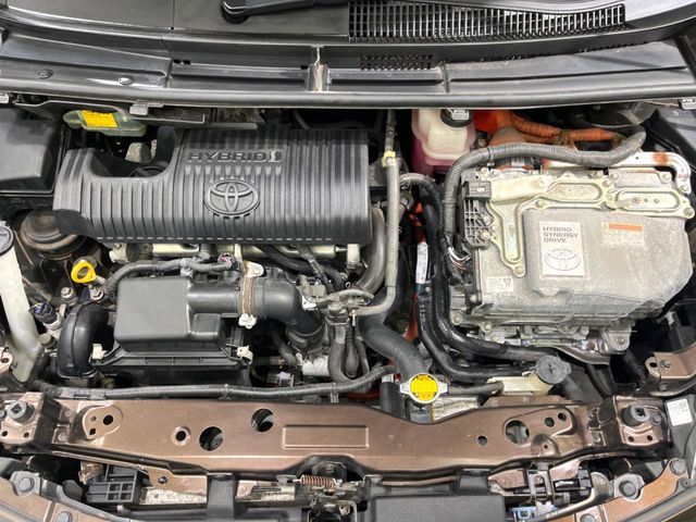 TOYOTA SIENTA HYBRID 2015