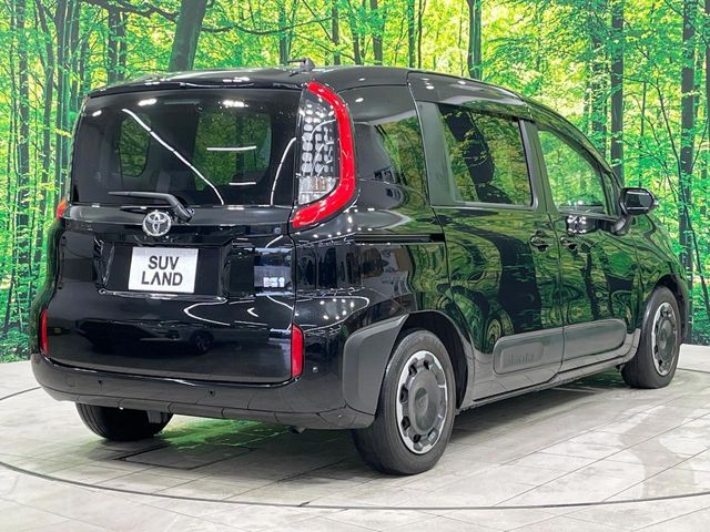 TOYOTA SIENTA HYBRID 2022