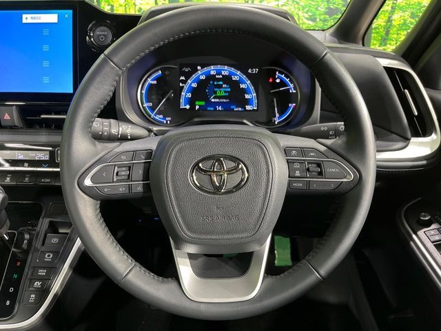 TOYOTA VOXY HYBRID 4WD 2023
