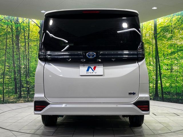 TOYOTA VOXY HYBRID 4WD 2023