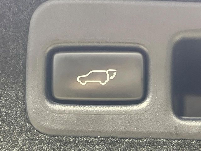 TOYOTA HARRIER 2WD 2019