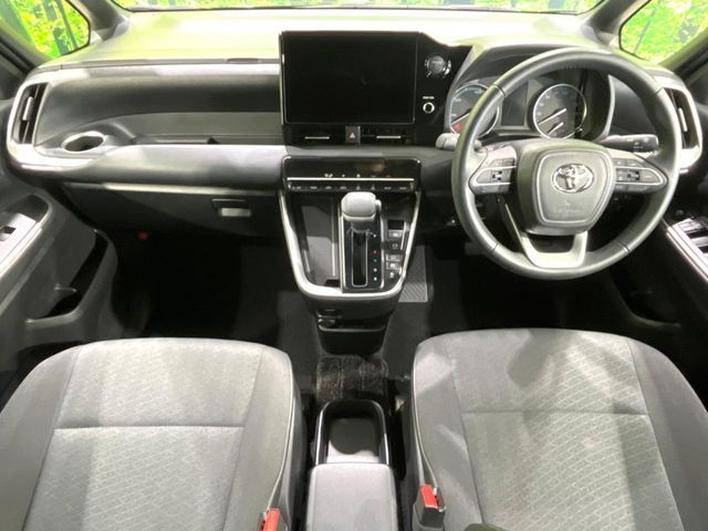 TOYOTA VOXY HYBRID 2024