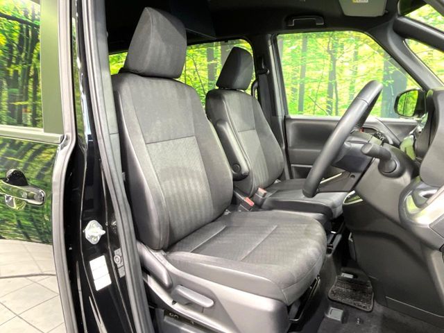 TOYOTA VOXY HYBRID 2024