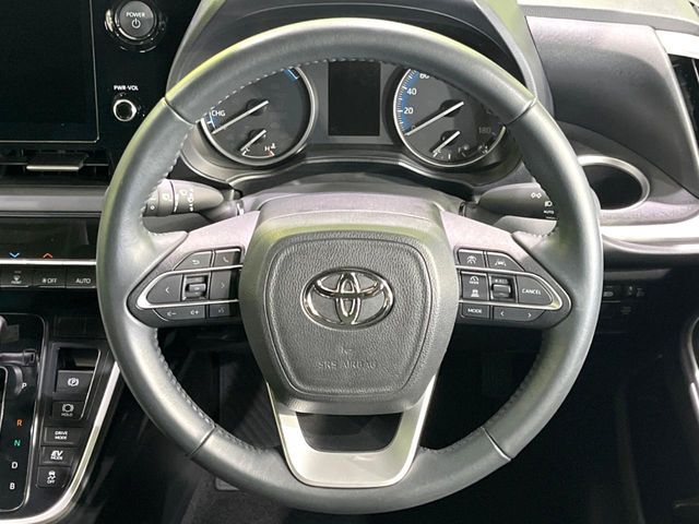TOYOTA VOXY HYBRID 2024