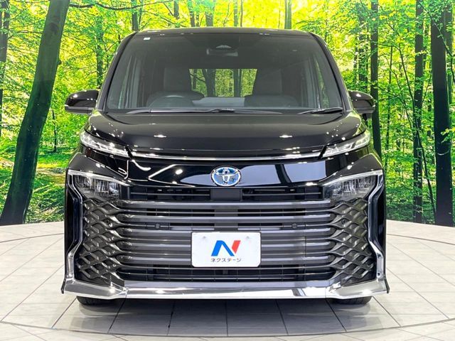 TOYOTA VOXY HYBRID 2024