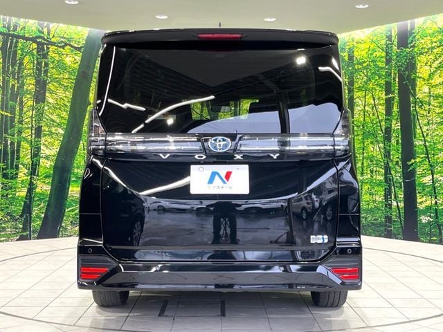 TOYOTA VOXY HYBRID 2024