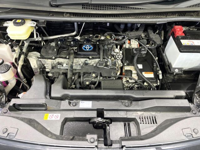 TOYOTA VOXY HYBRID 2024