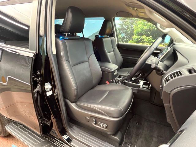 TOYOTA LANDCRUISER PRADO 2023