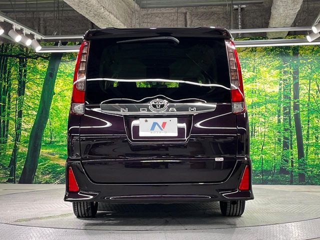 TOYOTA NOAH 2014