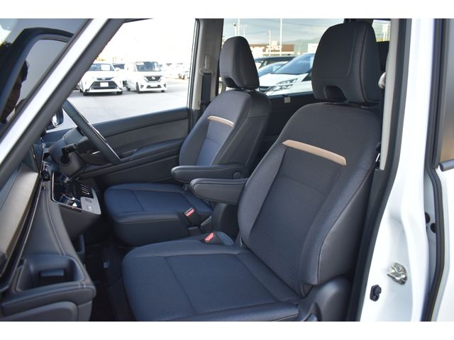 NISSAN SERENA  WG 2025