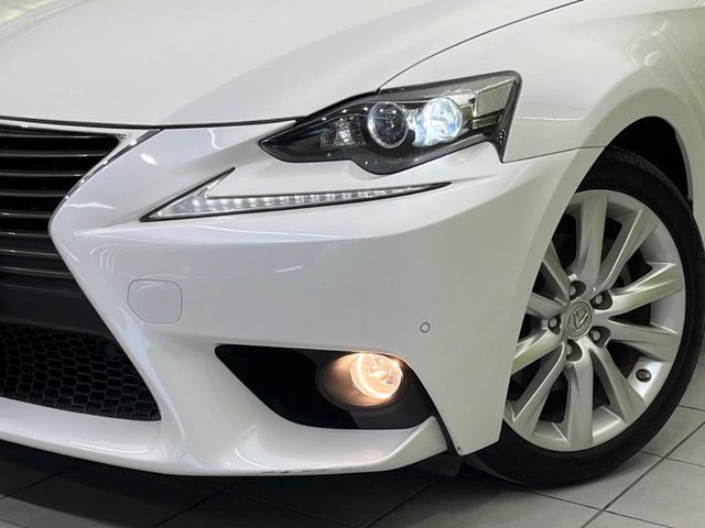 TOYOTA LEXUS IS300h 2013