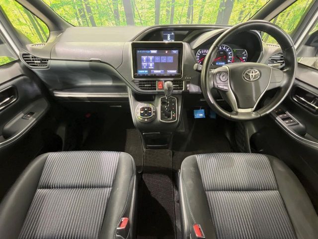 TOYOTA VOXY 2015