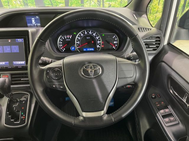 TOYOTA VOXY 2015