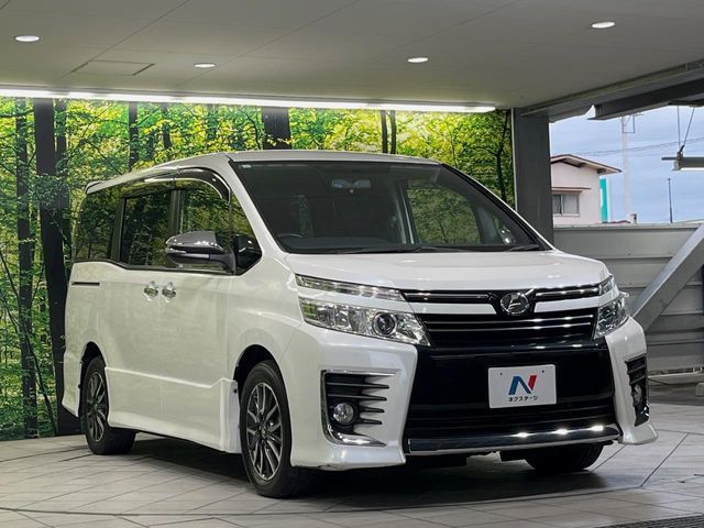 TOYOTA VOXY 2015