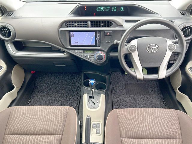TOYOTA AQUA 2013