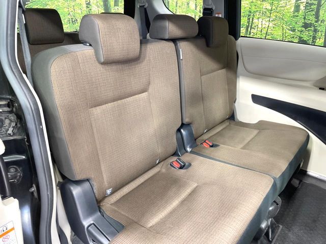 TOYOTA SIENTA HYBRID 2016